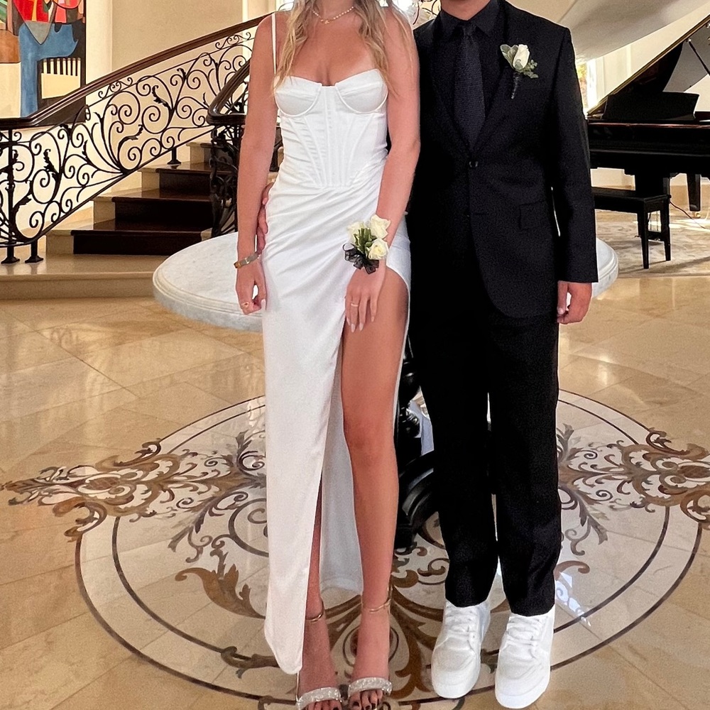 Gorgeous White Silk Dress - Picture 2 of 2